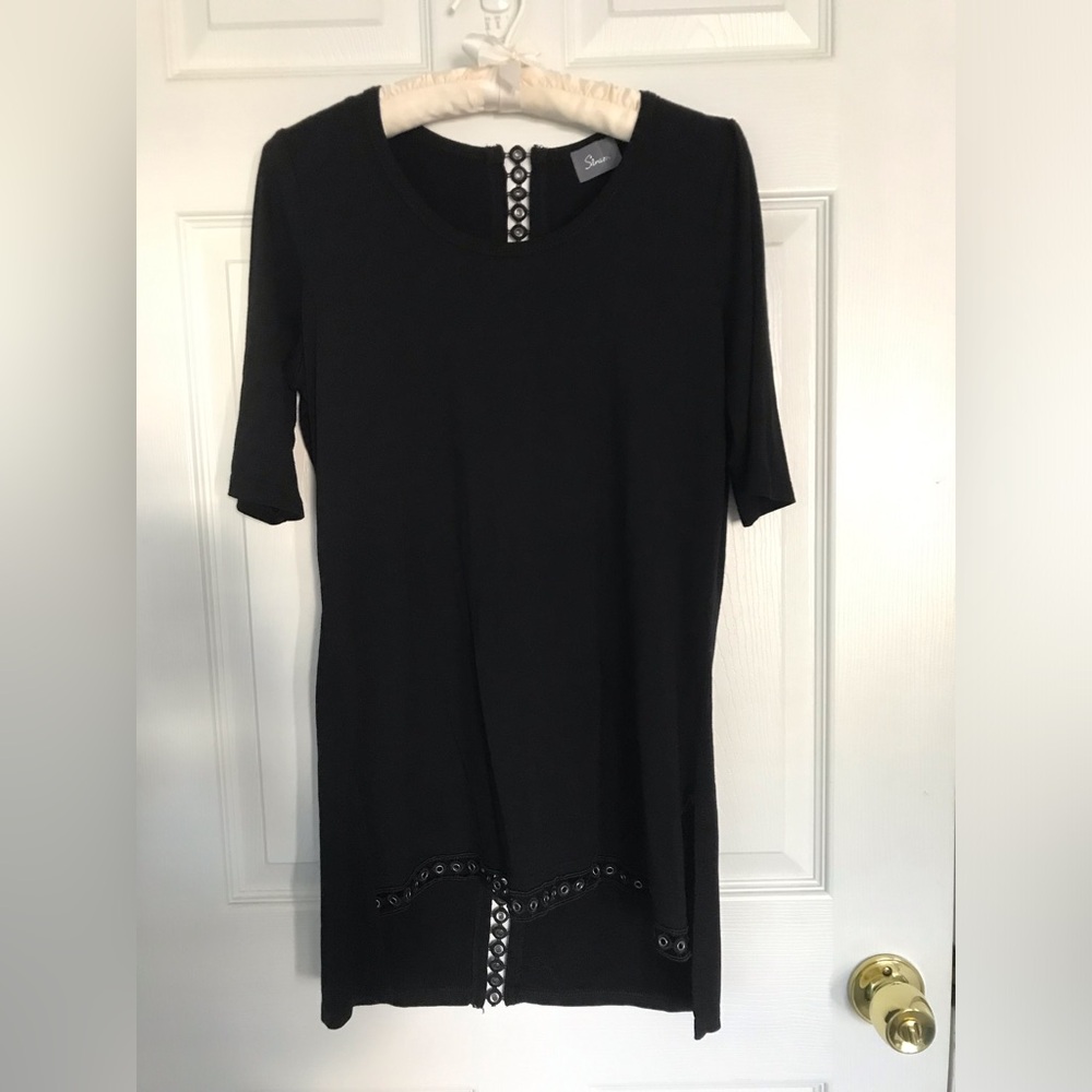 Black Short-Sleeved Tunic Top